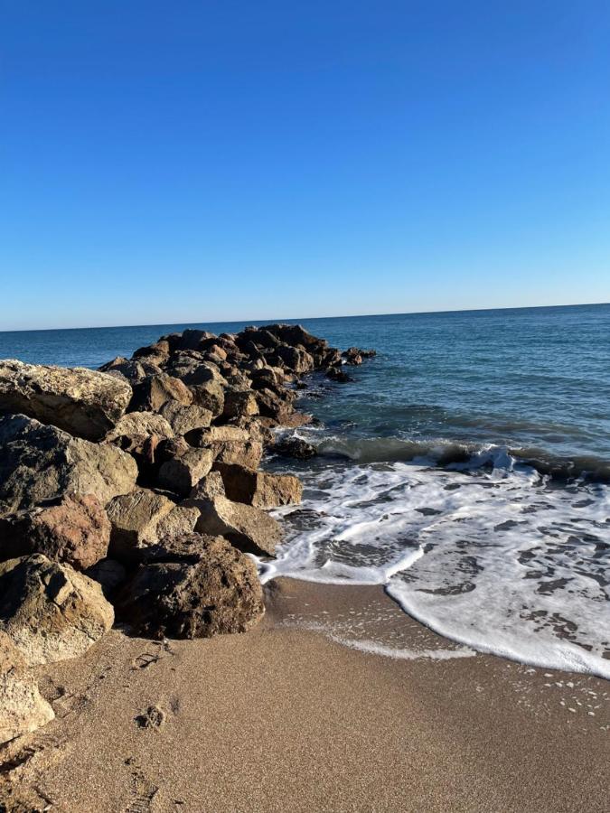 Mon Appart A La Plage, Piscine, Wifi, Tv Фронтіньян Екстер'єр фото
