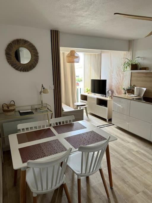 Mon Appart A La Plage, Piscine, Wifi, Tv Фронтіньян Екстер'єр фото